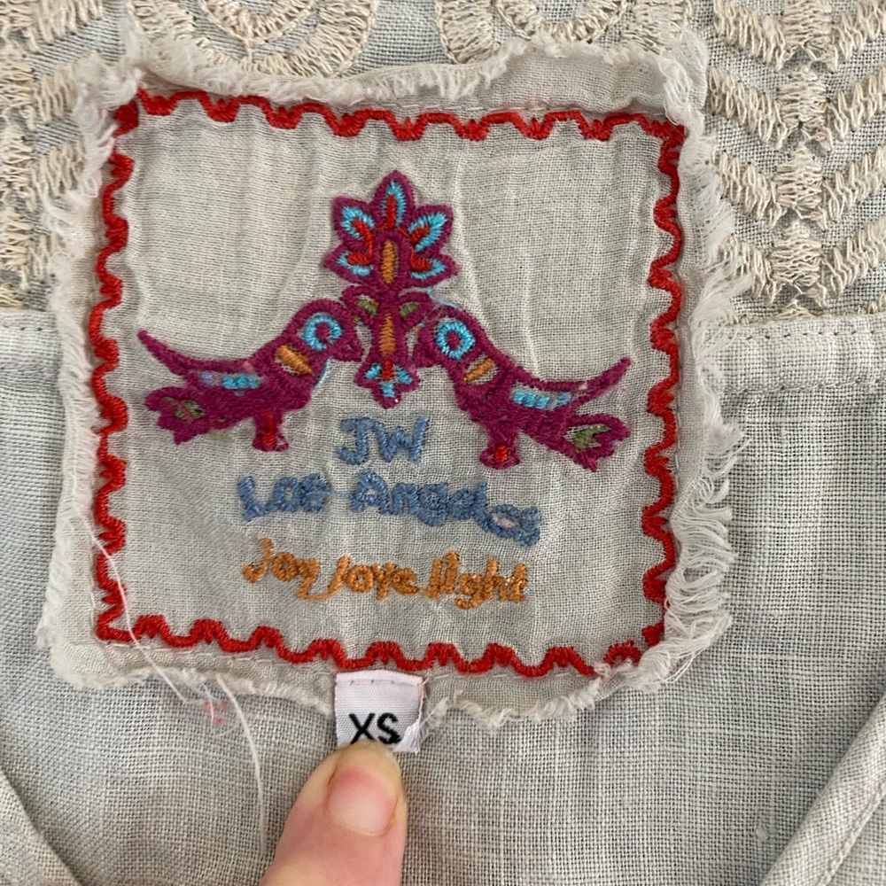 Short sleeve embroidered Johnny Was light grey(?) Tunic size XS Never worn - Picture 2 of 4